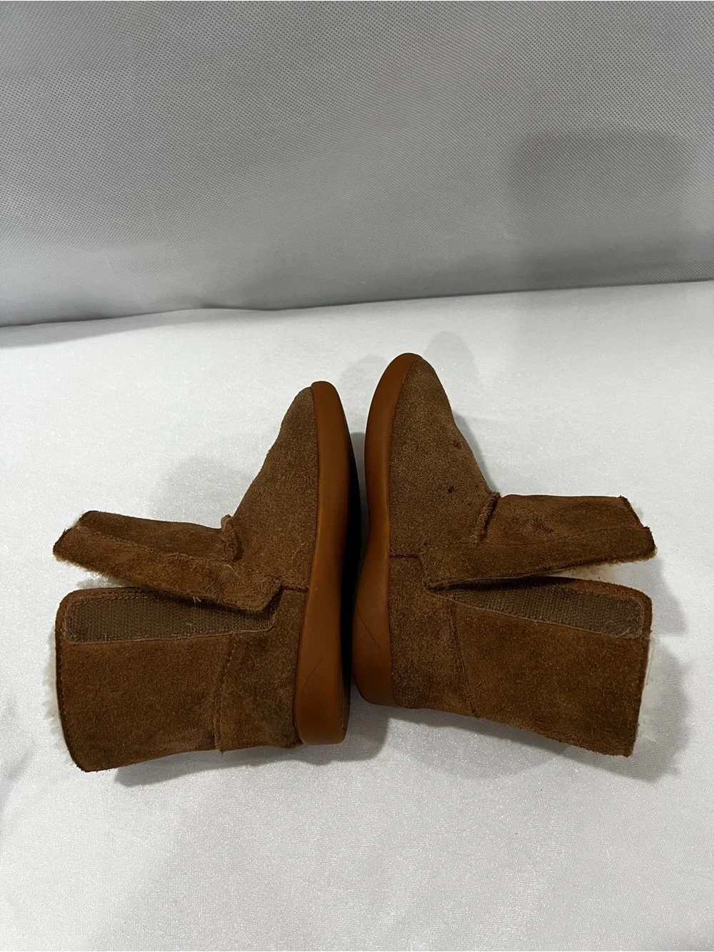 UGG Kids Keelan Boots Size 9 Brown WOOL blend Lining
